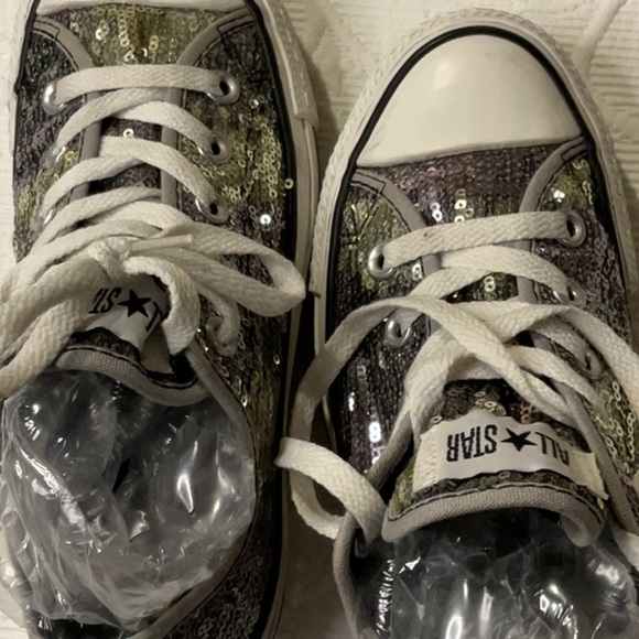 All Star Women's Sequin Sneakers. Multicolored. Men’s size 4, women’s size 6. - Picture 7 of 8